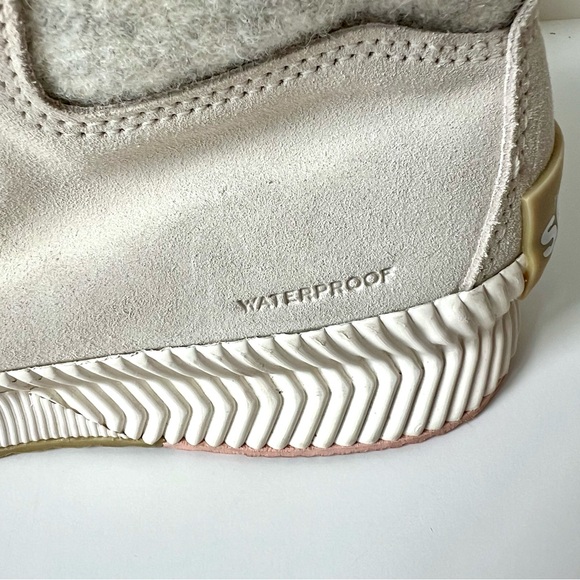 SOREL Women's Out N About III Conquest Hybrid Boots—SZ. 10 - Picture 10 of 17